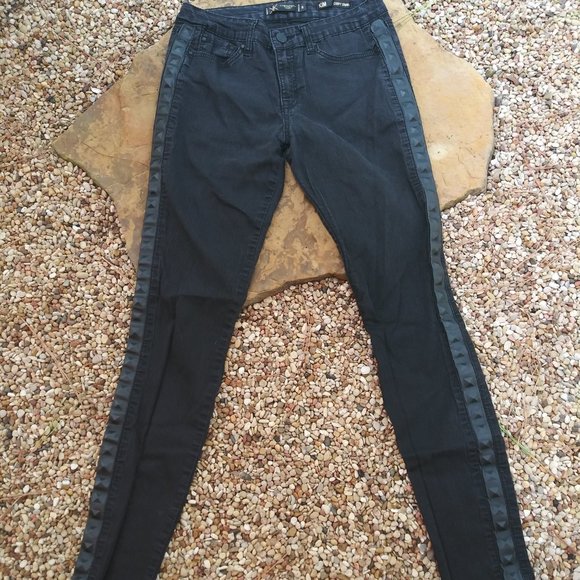 Kim Kardashian Curvy Skinny Black Jeans 8 - Picture 4 of 8